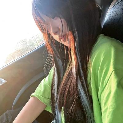 绿杨难作两家春